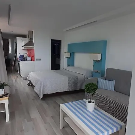 Nueva Europa Studio Ocean View Apartment *